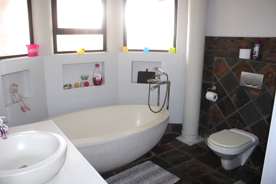 4 Bedroom Property for Sale in Stilbaai Wes Western Cape